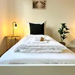 Rabenberg Duo- 12 Personen- 2 Baeder- 2 Kuechen- Parkplatz- Terrasse- Balkon Apartmán
