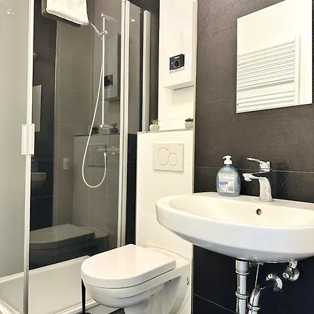 Rabenberg Duo- 12 Personen- 2 Baeder- 2 Kuechen- Parkplatz- Terrasse- Balkon * Βόλφσμπουργκ