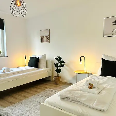 Rabenberg Duo- 12 Personen- 2 Baeder- 2 Kuechen- Parkplatz- Terrasse- Balkon Appartamento