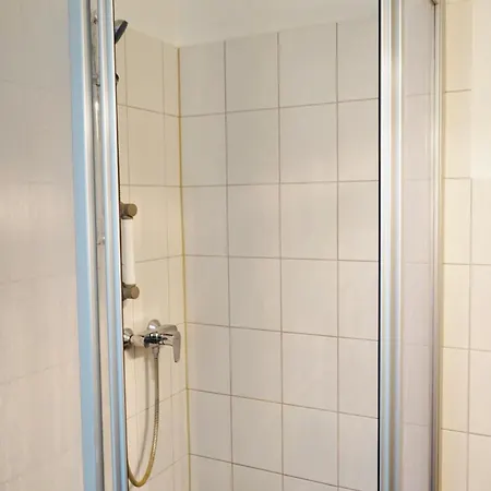 Rabenberg Duo- 12 Personen- 2 Baeder- 2 Kuechen- Parkplatz- Terrasse- Balkon Διαμέρισμα *