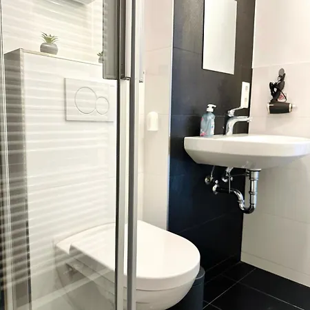 Rabenberg Duo- 12 Personen- 2 Baeder- 2 Kuechen- Parkplatz- Terrasse- Balkon *