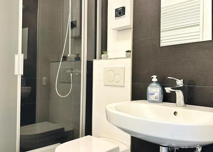 Rabenberg Duo- 12 Personen- 2 Baeder- 2 Kuechen- Parkplatz- Terrasse- Balkon * Вольфсбург